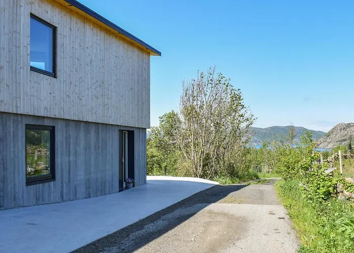 Semesterbostad 3 Bedroom Lovely In