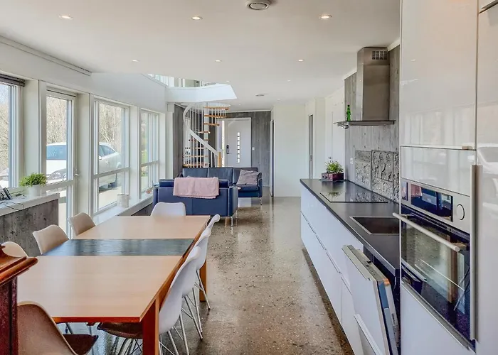 Semesterbostad 3 Bedroom Lovely In