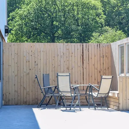 3 Bedroom Lovely In Holiday home